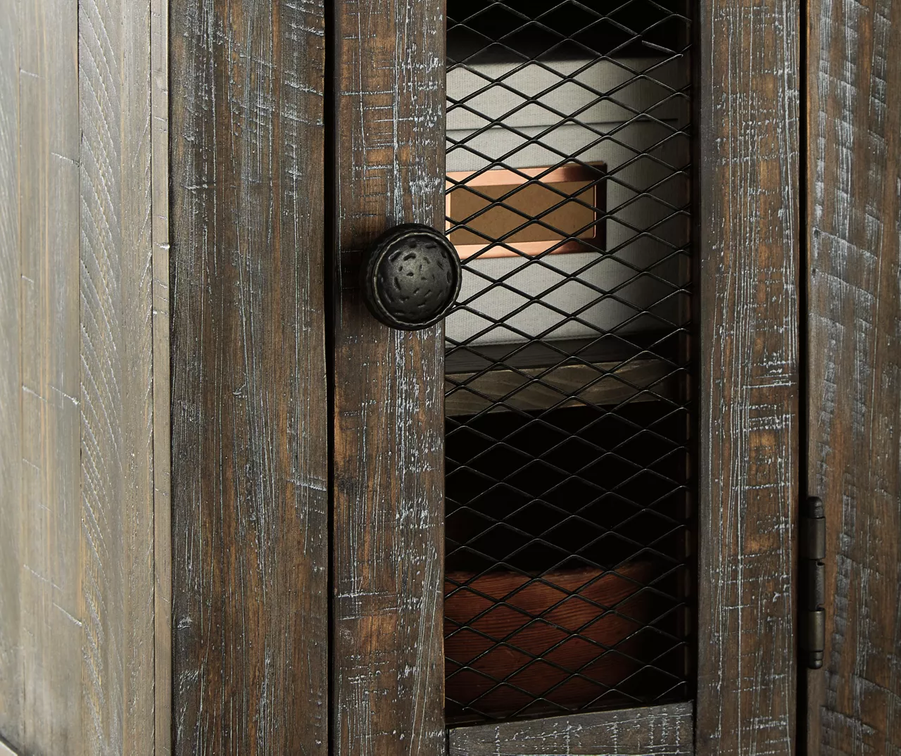 Danell Ridge Brown Chairside End Table - Image 6