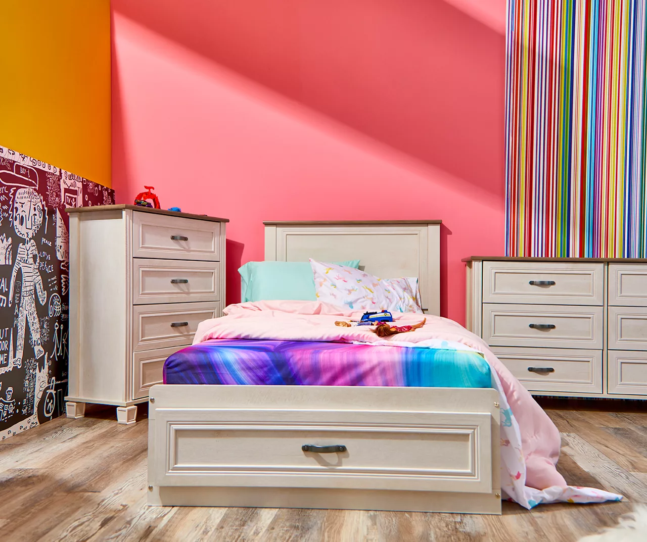 Hillview 4-Drawer Dresser - Image 4